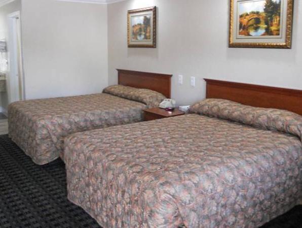 Edge Water Inn Reedley Extérieur photo